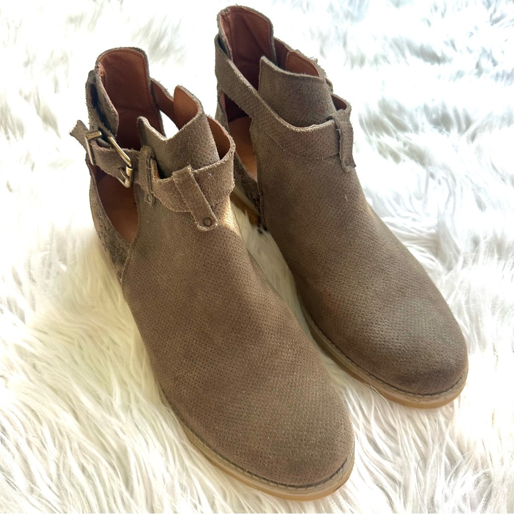 Tara M Taupe Booties Keegan helped buckle sides suede anthropology 39/9US